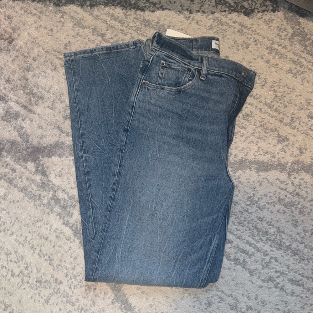 Abercrombie Ultra High Rise 90’s Straight Jean